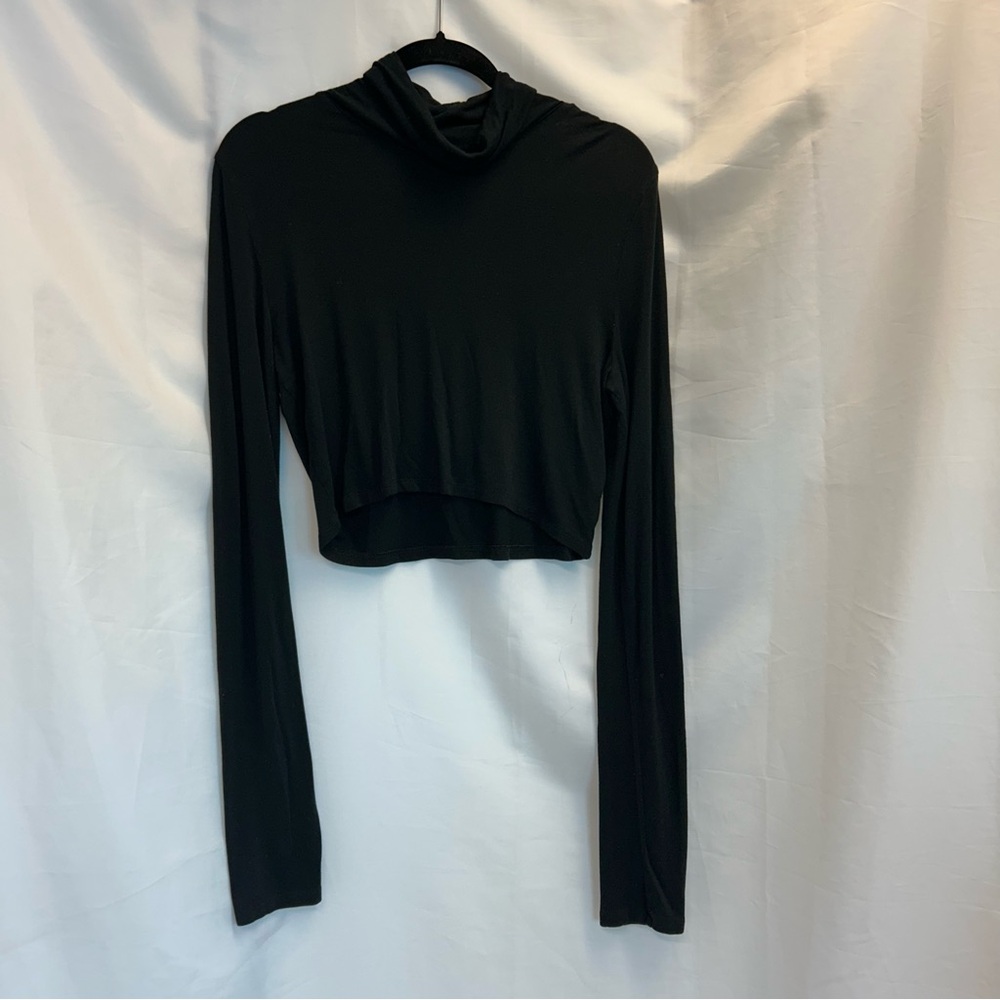 Aritzia Talula black long sleeve high turtleneck slightly cropped top stretch L